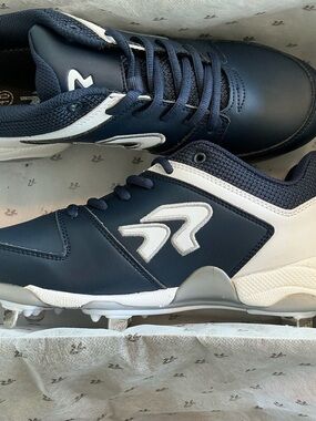 Women’s Ringor Metal Navy and White Athletic Cleats Size 10